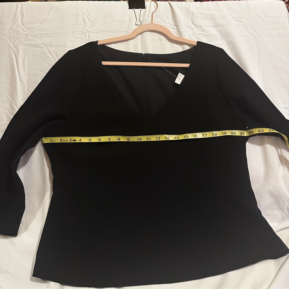 Chic Ann Taylor Black V-Neck 3/4 Sleeve Blouse - Classic Work Top - Picture 12 of 13